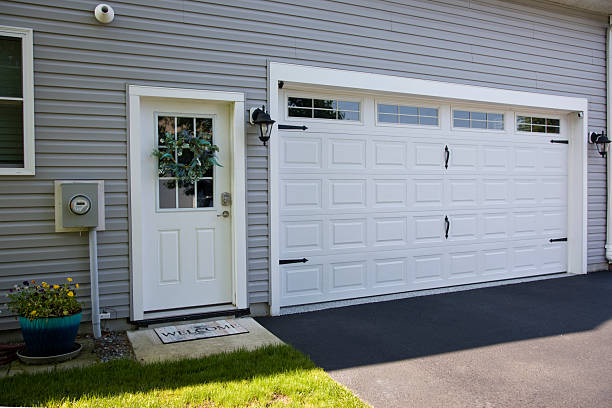 24/7 Emergency Garage Door Panel Replacement experts in Shoreline, WA
